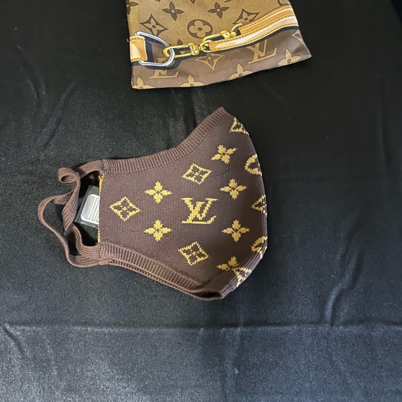 Louis Vuitton Mask - Picture 10 of 14